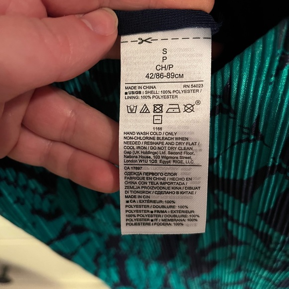 BANANA REPUBLIC TROPICAL PATTERN BLOUSE - Picture 6 of 6